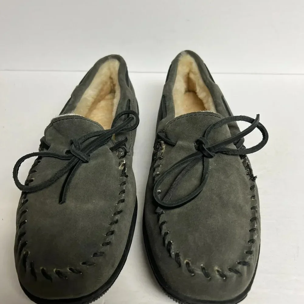 Minnetonka Mens Sheepskin Hardsole Moccasin Slipper Grey 9 M